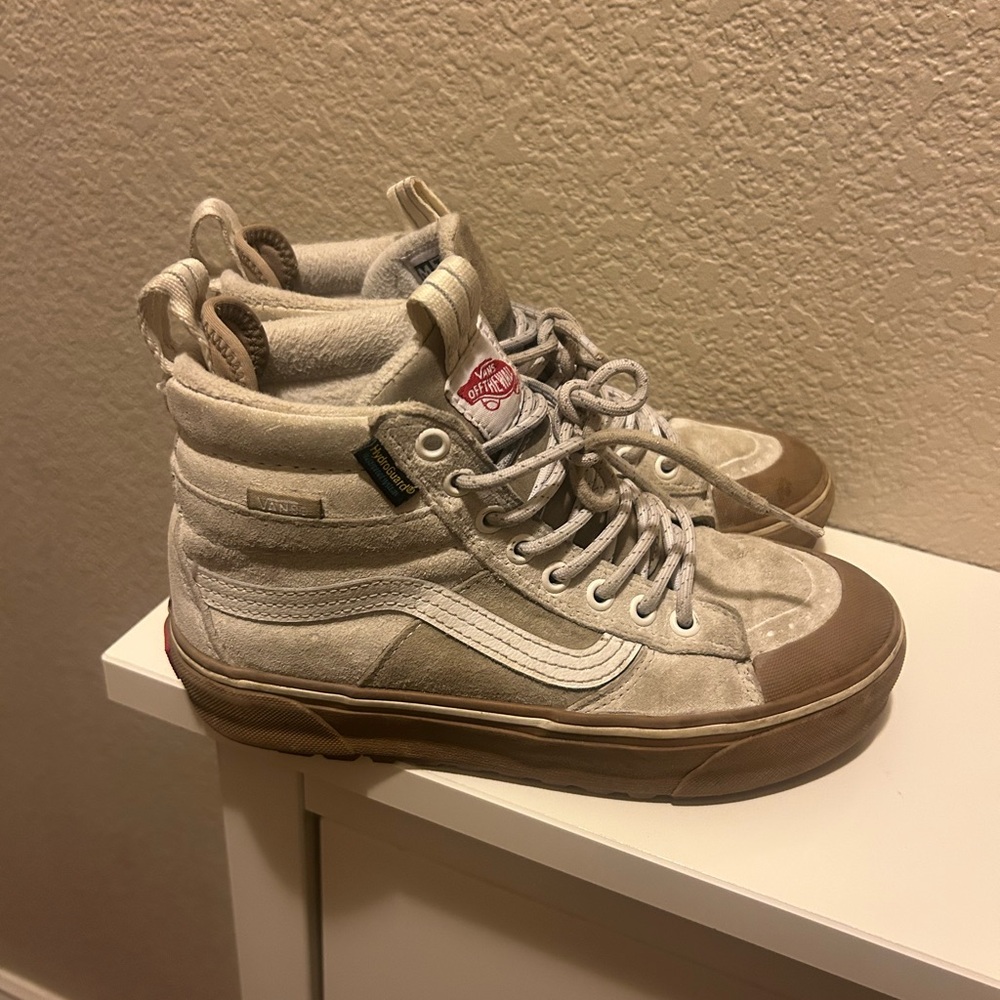 Vans High- MTE All Trac size men’s 4 women 5.5